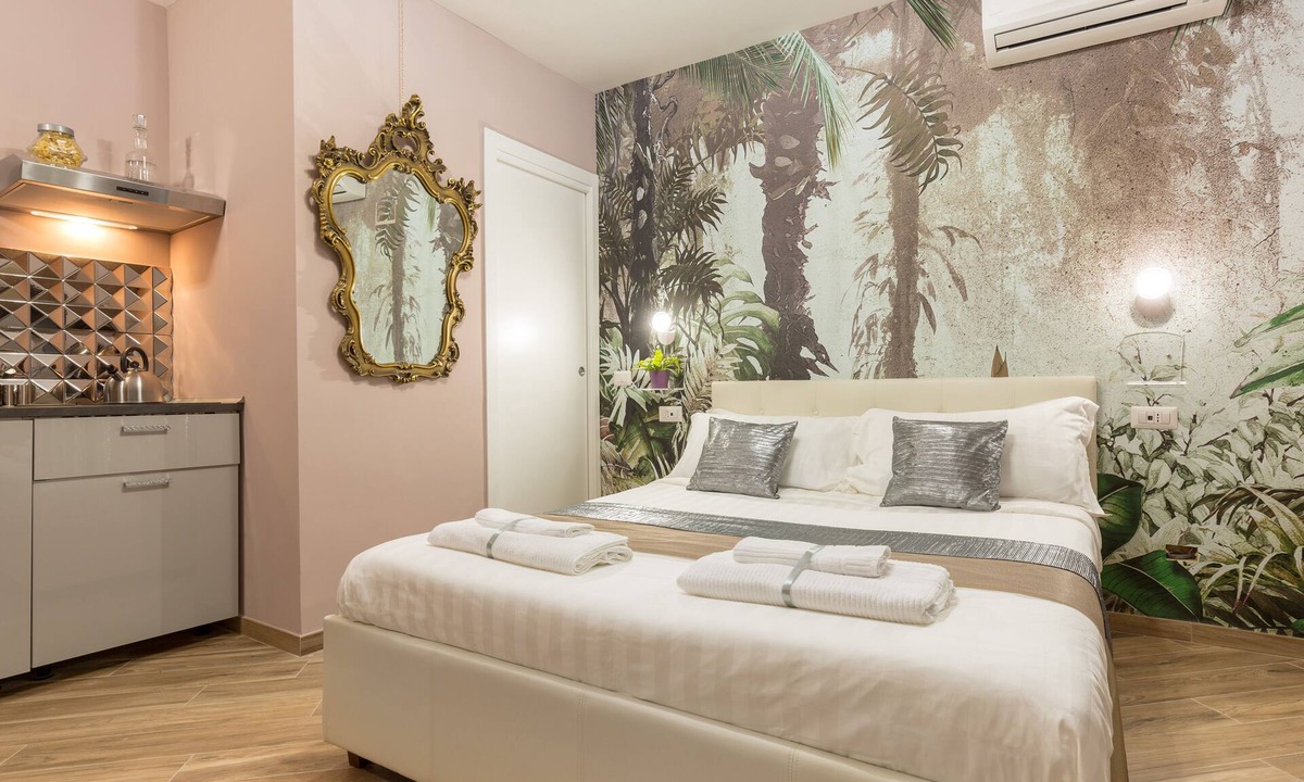 Monti House | Urbana Little Suites