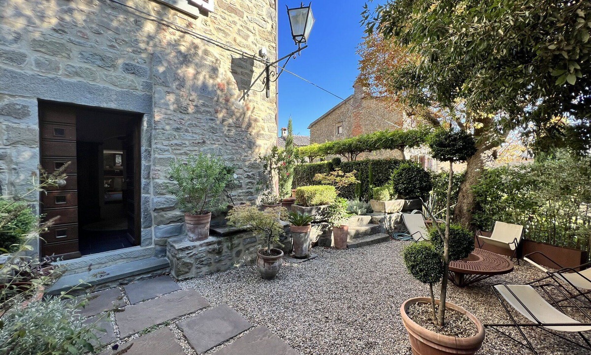 Cortona House | Vacation Home in Cortona with 2 bedrooms sleeps 4