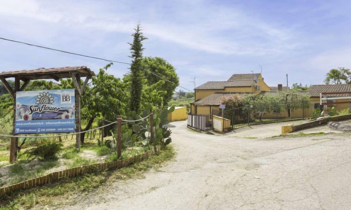 Lanciano House | Vacation home Sunflower (ANO105) in Lanciano - 6 persons, 3 bedrooms