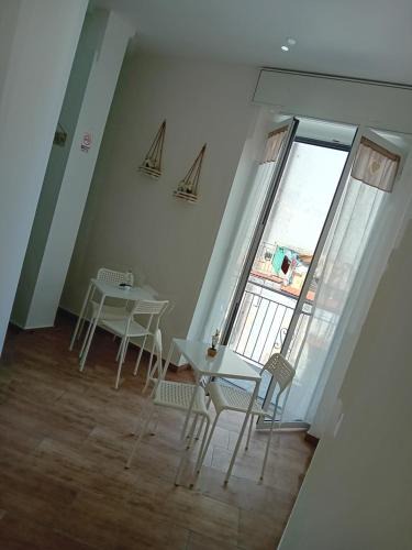 Naples House | Vama House