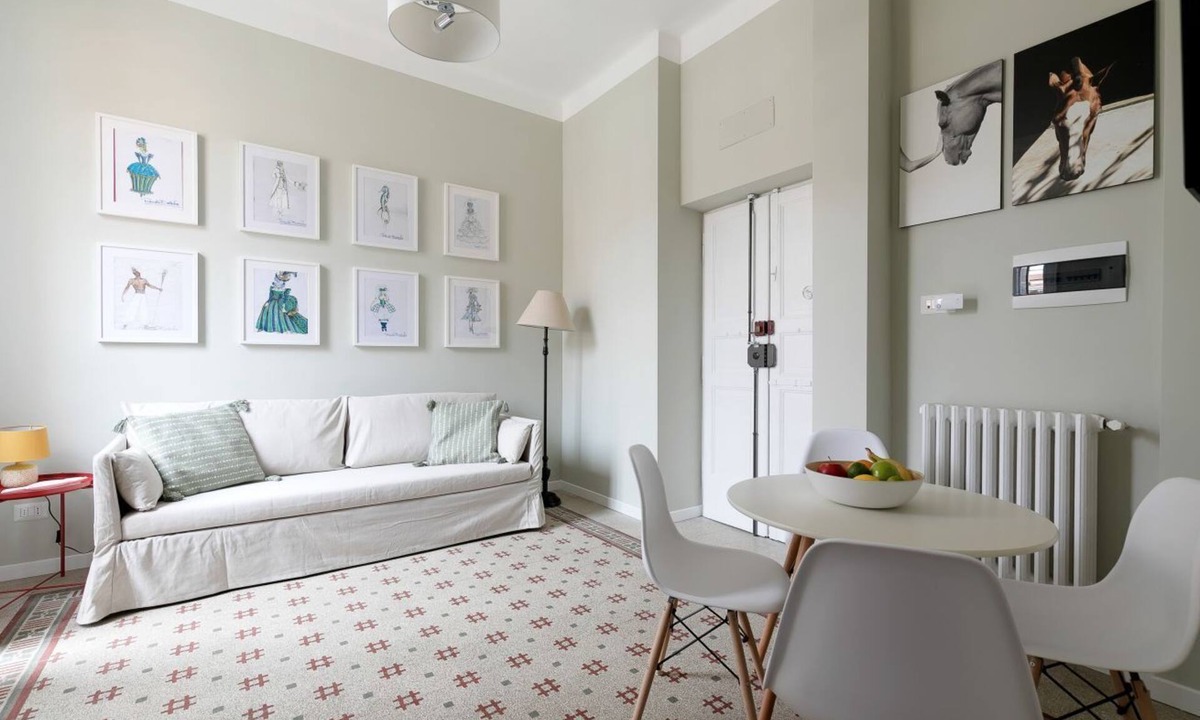 Rione XIV Borgo Apartment | Vatican Stylish Apartment