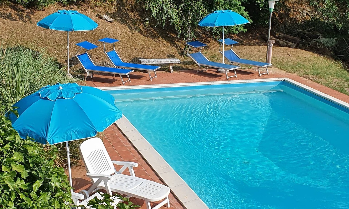 Paciano Villa | Very private 4 bed villa with pool walk to village & restaurants, lovely views.