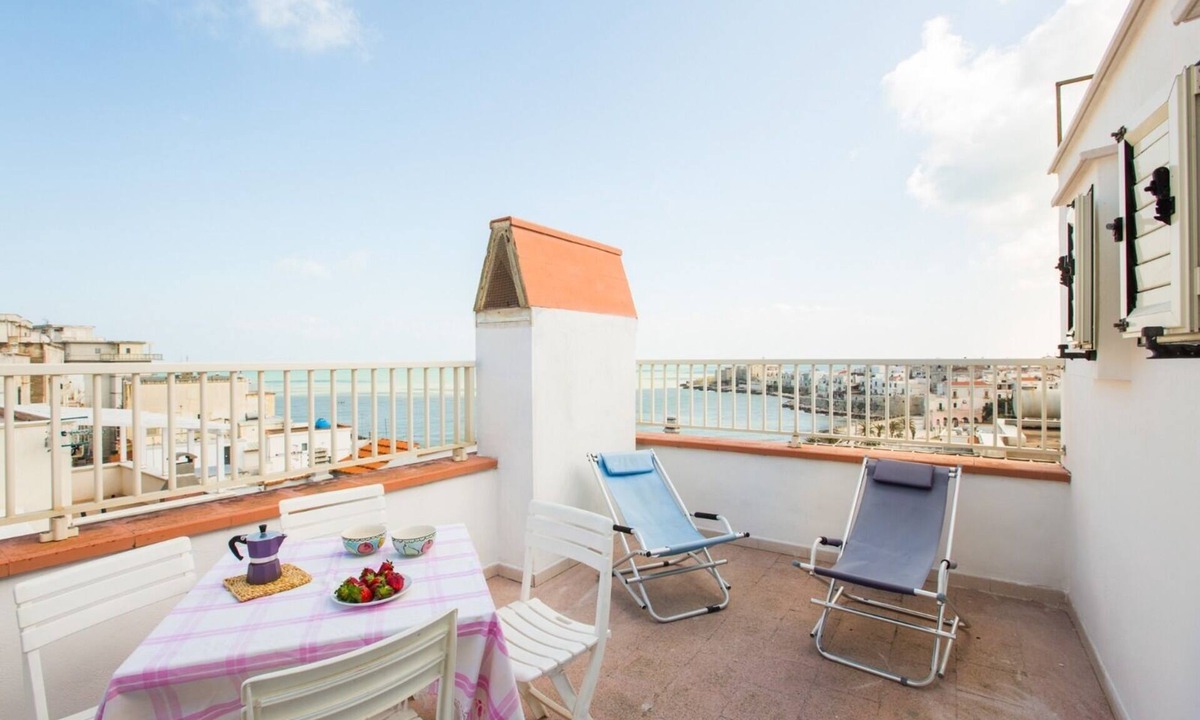 Vieste Apartment | VIESTE: SCALINATELLA AT SEApanoramic, central, 3-minute walk to the beach