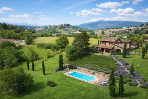 Castelraimondo Villa | VILLA ADELE - Ville Carborello