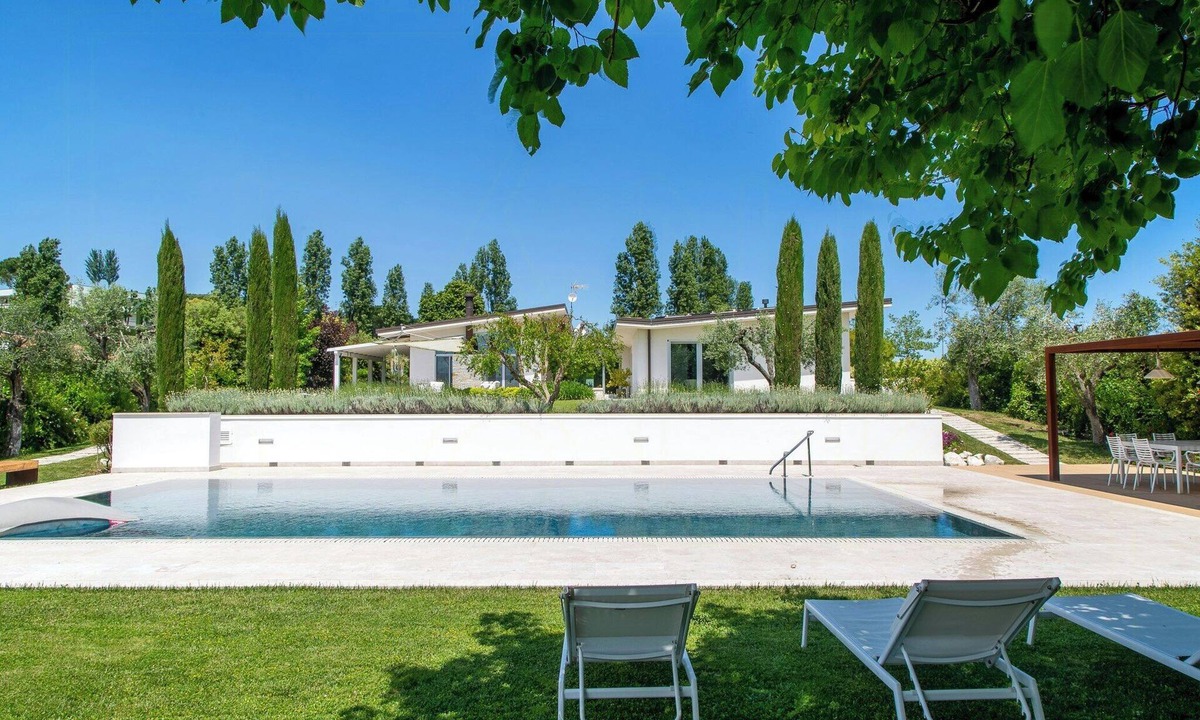 San Marcello House | Villa among vineyards with pool near Conero