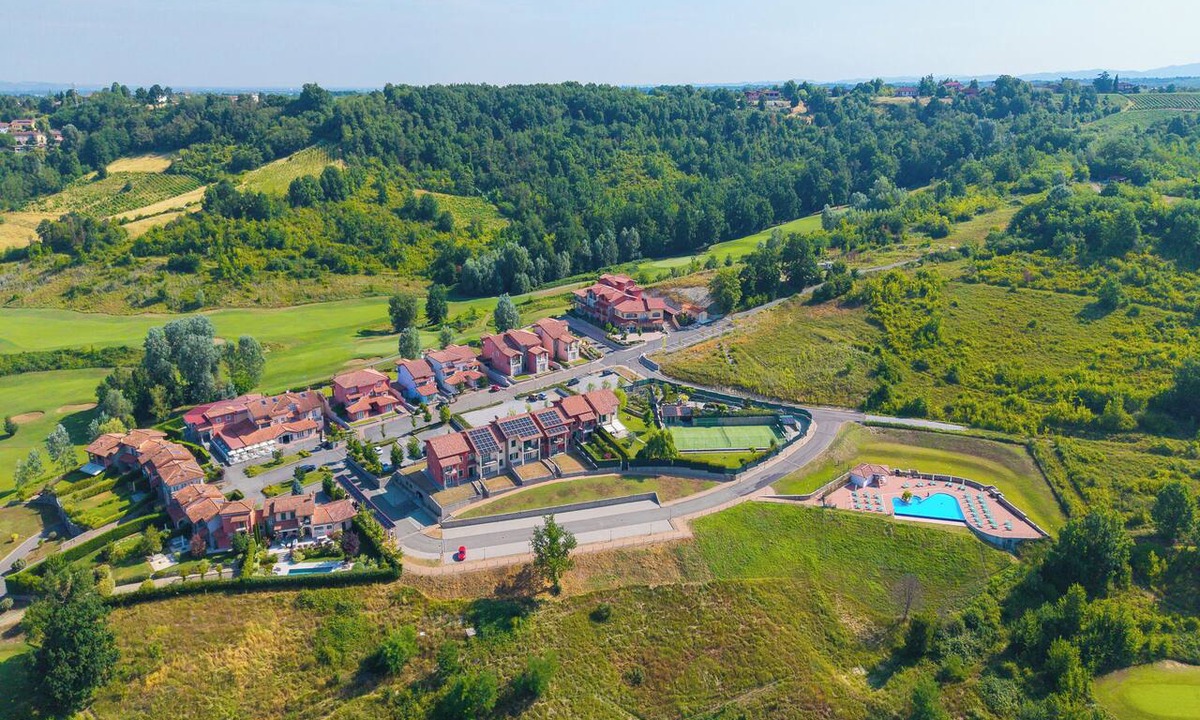 Castelletto d'Orba Hotel | Villa Carolina Golf View 1, Castelletto d’Orba, Italy