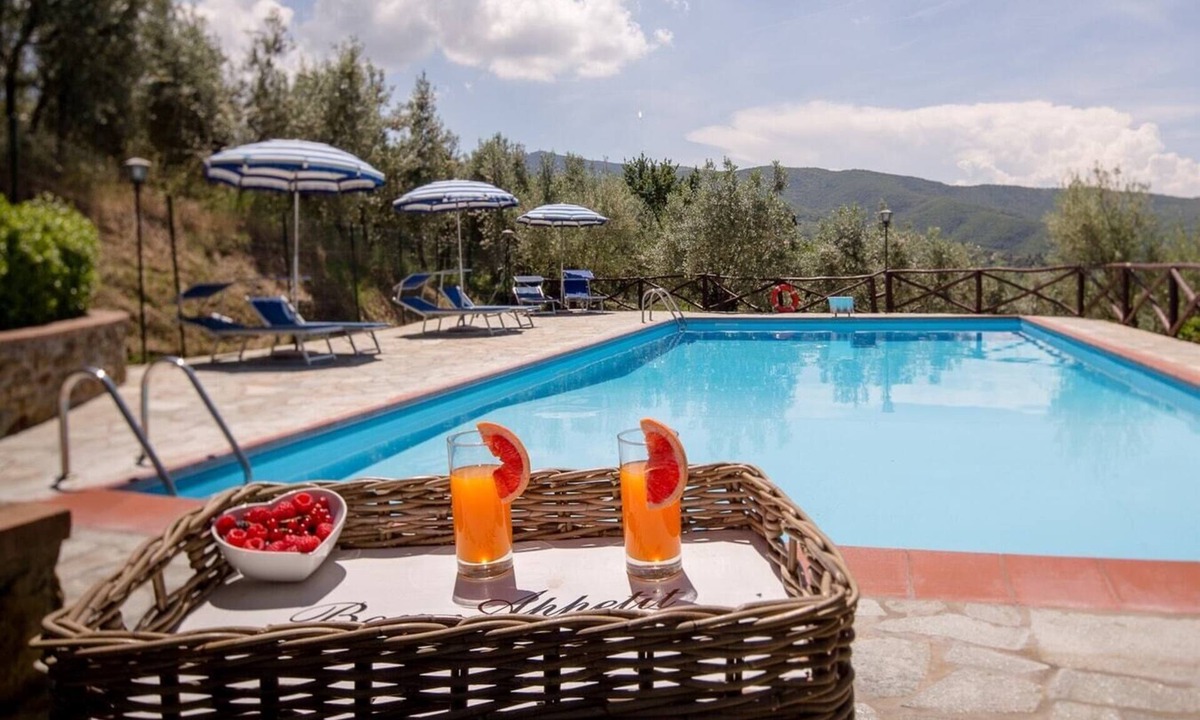 Castiglion Fiorentino Villa | Villa Coppa - Private farmhouse with swimming pool