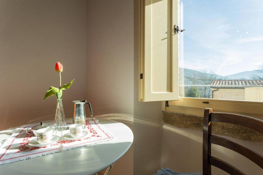 Sigillo Apartment | Villa Costanzi - Breezy Terrace On The Cucco