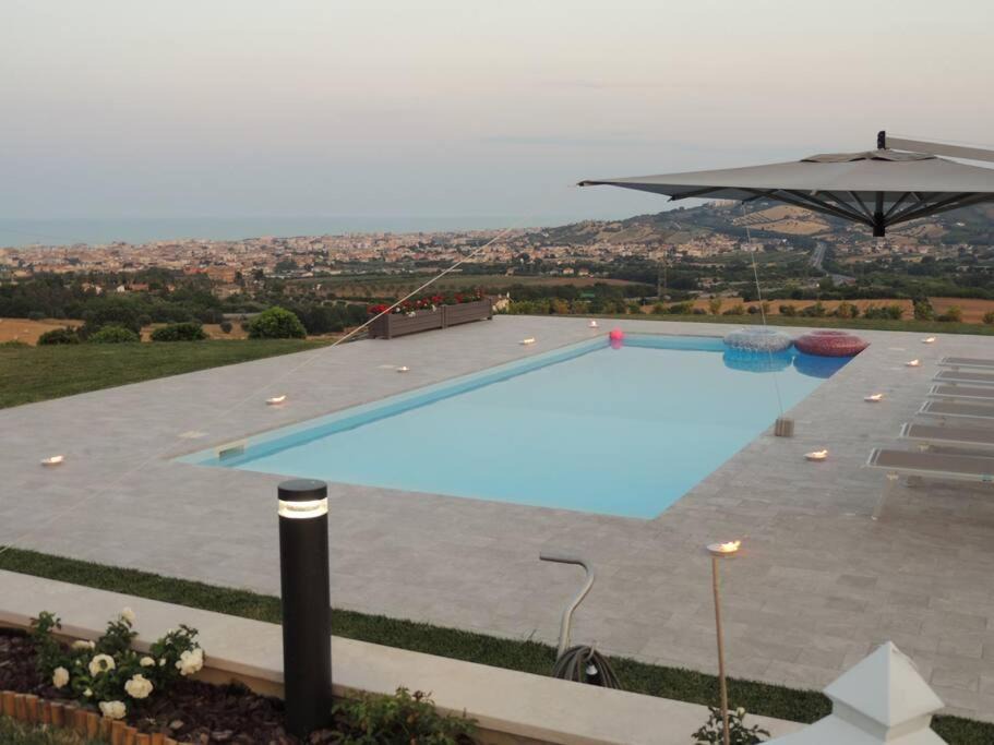 Colonnella Villa | Villa di lusso rustica con vista mare, collina e montagna