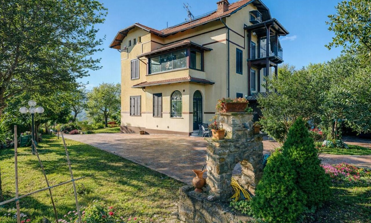 Tolentino Villa | Villa Fefa by MMega