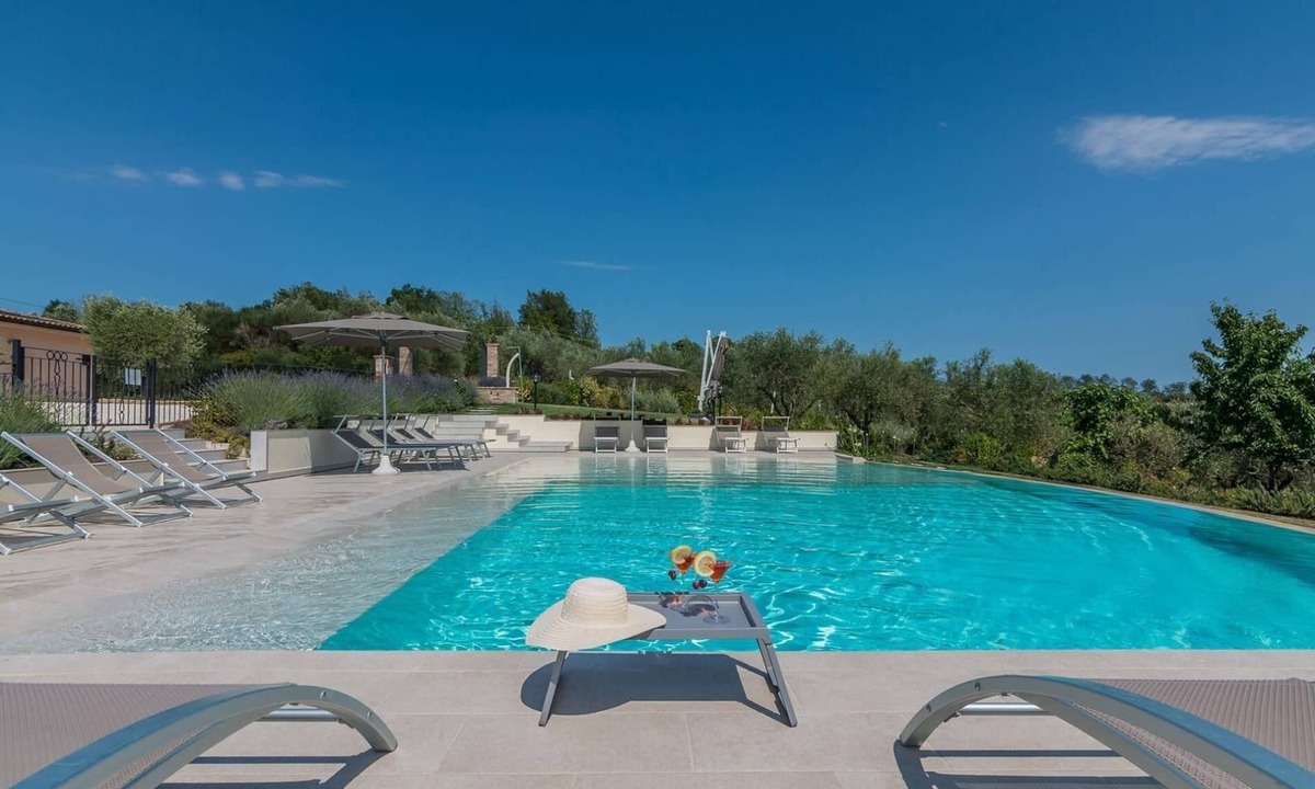 Centofinestre Villa | Villa Flavia - Private villa, 6 bedrooms, pool, A/C, wifi, pets, Marche