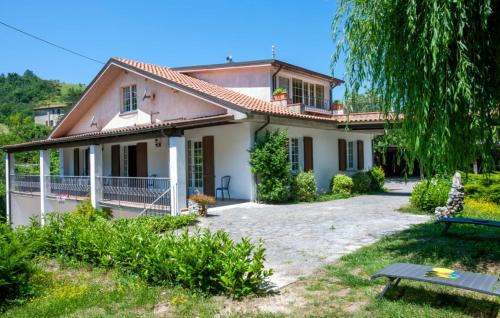 Apecchio Villa | Villa Glicine Casa Vacanze con Piscina e Camino ad Apecchio, Marche