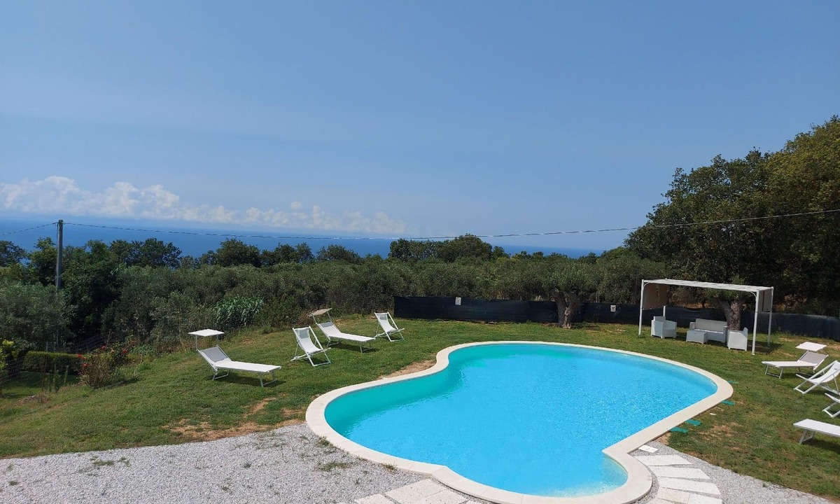 Coccorino Apartment | Villa in the green with swimming pool, near the sea