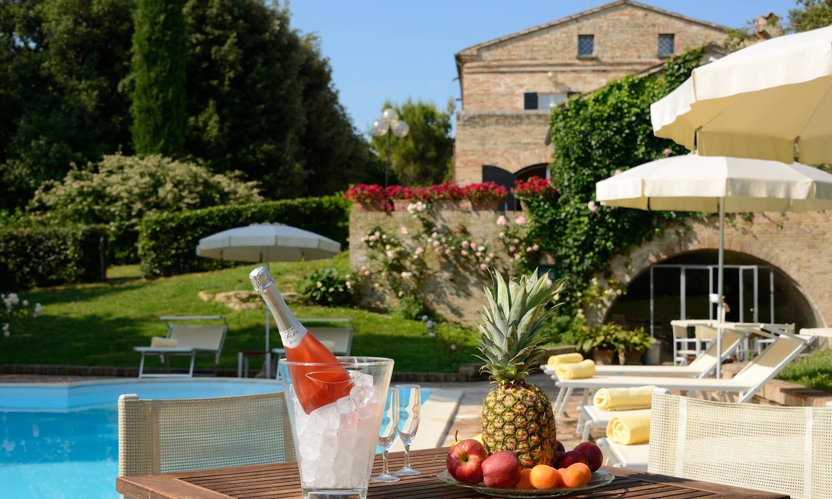 Montemaggiore al Metauro Villa | Villa rent with swimingpool, garden, tenniscurt, near the sea