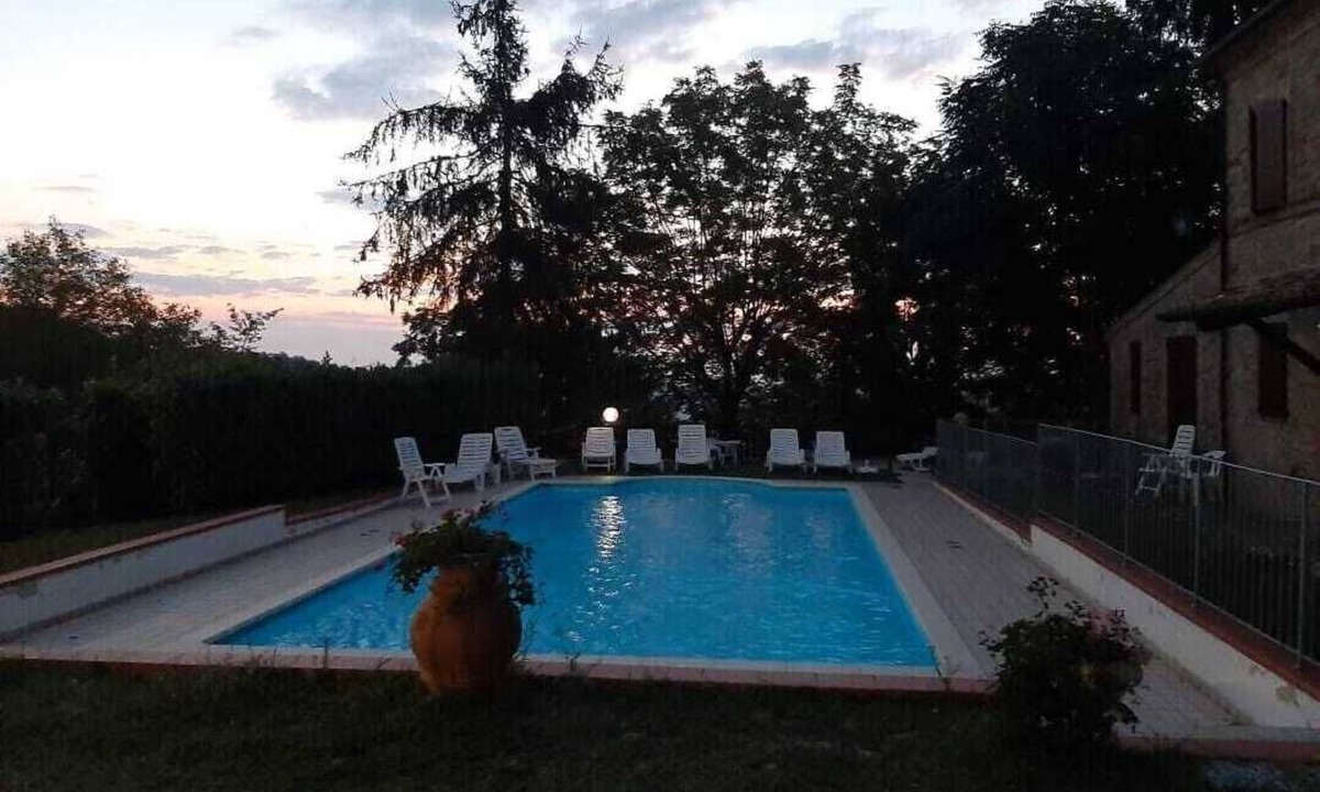 Montefalcone Appennino Villa | Villa "La Rupe", for large groups, with swimming pool and tennis court