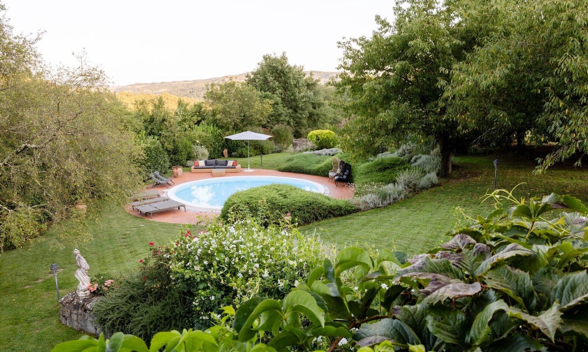 Todi Villa | Villa L’Arco.Luxury Air-Conditioned.Pool with Whirlpool area.Wi-Fi.Near Tuscany