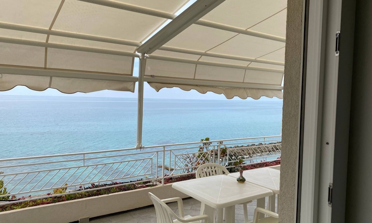 Pizzo Apartment | Villa Laura am Meer - P1 by Interhome