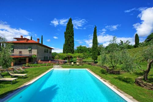 Subbiano Villa | Villa Lo Scoiattolo by PosarelliVillas