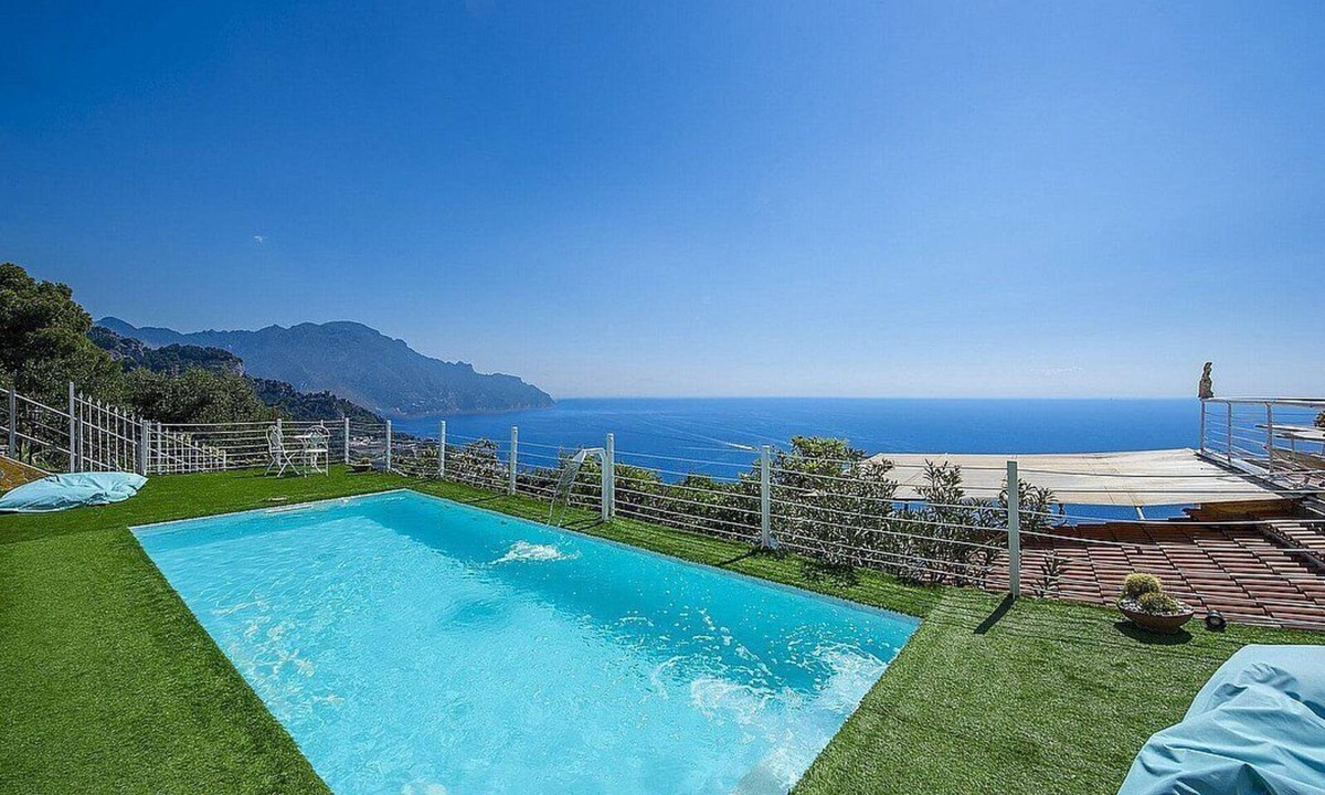 Pogerola Villa | Villa Madreluna: A spacious three-story villa located on the high coast in front of the sea, with Free WI-FI.