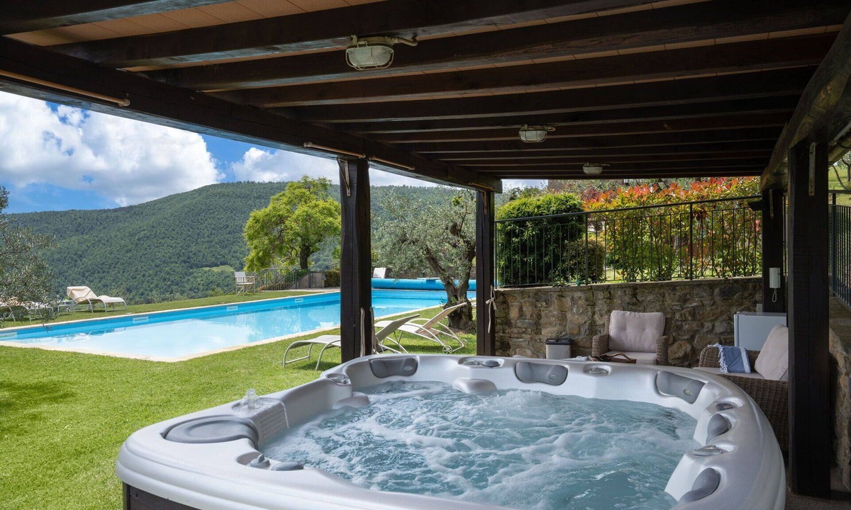 Subbiano Villa | Villa Olivi Pool by Geco Vacation Rentals