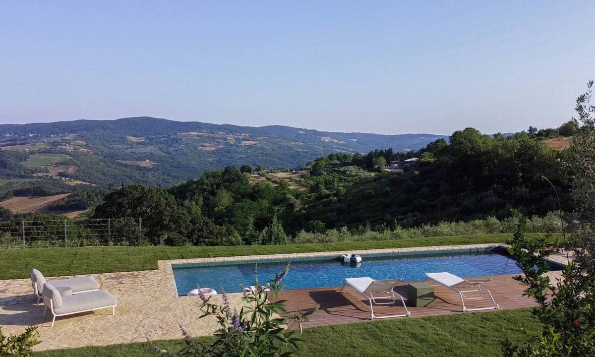 Fratta House | Villa overlooking Monte Peglia Reserve