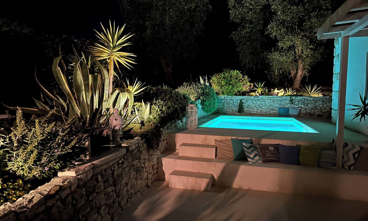 Coppitella Villa | Villa Poggio al Sole Vieste, 1700 villa with pool surrounded by greenery