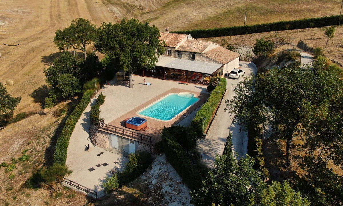 Fossombrone Villa | Villa private pool Jacuzzi in panoramic position. Special offers from May to September