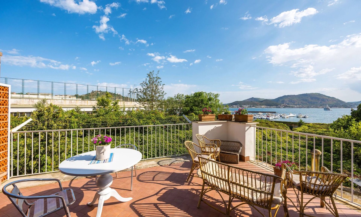 Bacoli Apartment | Villa Rispoli by NapoliApartments