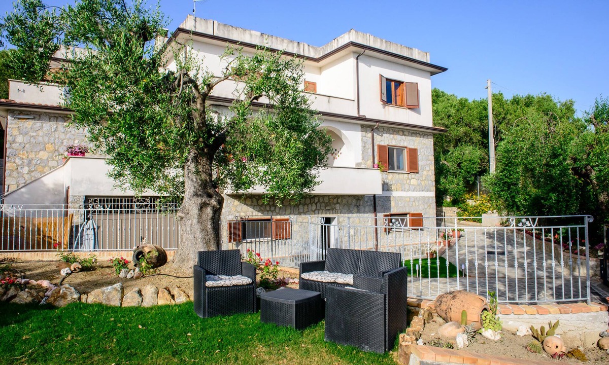 Pisciotta Villa | Villa Rosa Cilento Quadruple Pearl