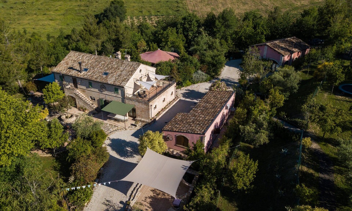 Ponzano di Fermo Villa | Villa 'Tenuta Pomegranade' with Private Pool, Wi-Fi and Air Conditioning