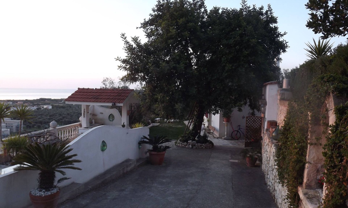 Chiesiola Villa | Villa to fifteen hundred meters from the sea situated on a panoramic hill