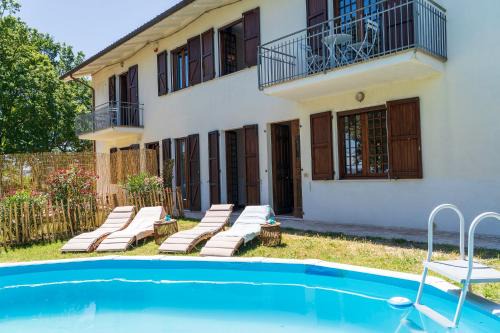 Serrungarina Apartment | Villa Valle 16 with pool and hill views
