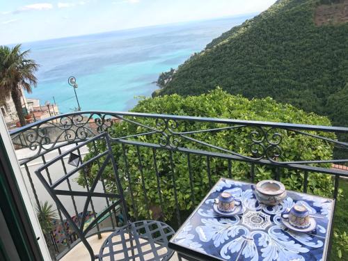 Raito House | villa verde sul mare