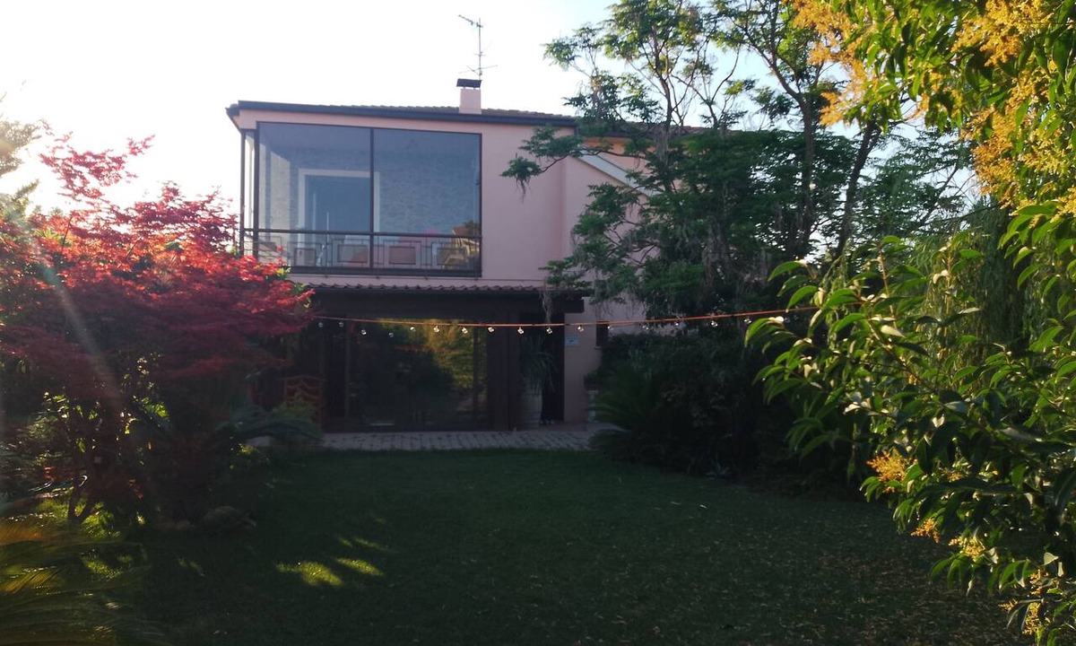 San Giovanni Teatino House | VILLA WITH A GARDEN, 5 KM FROM THE SEA