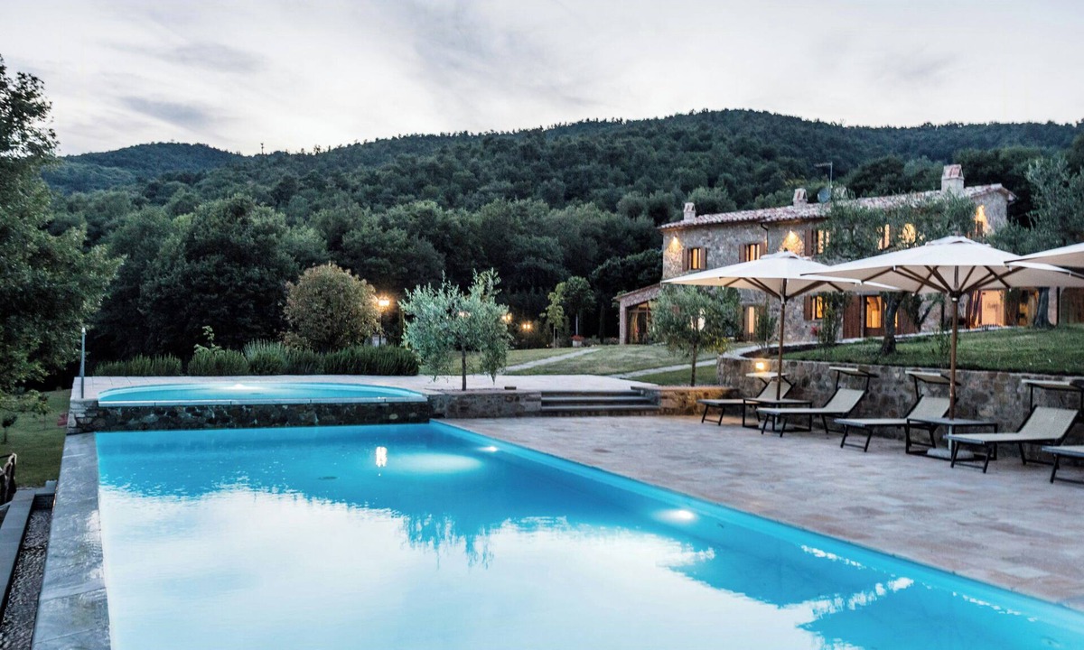 Umbertide House | Villa with panoramic pool amongst olive groves