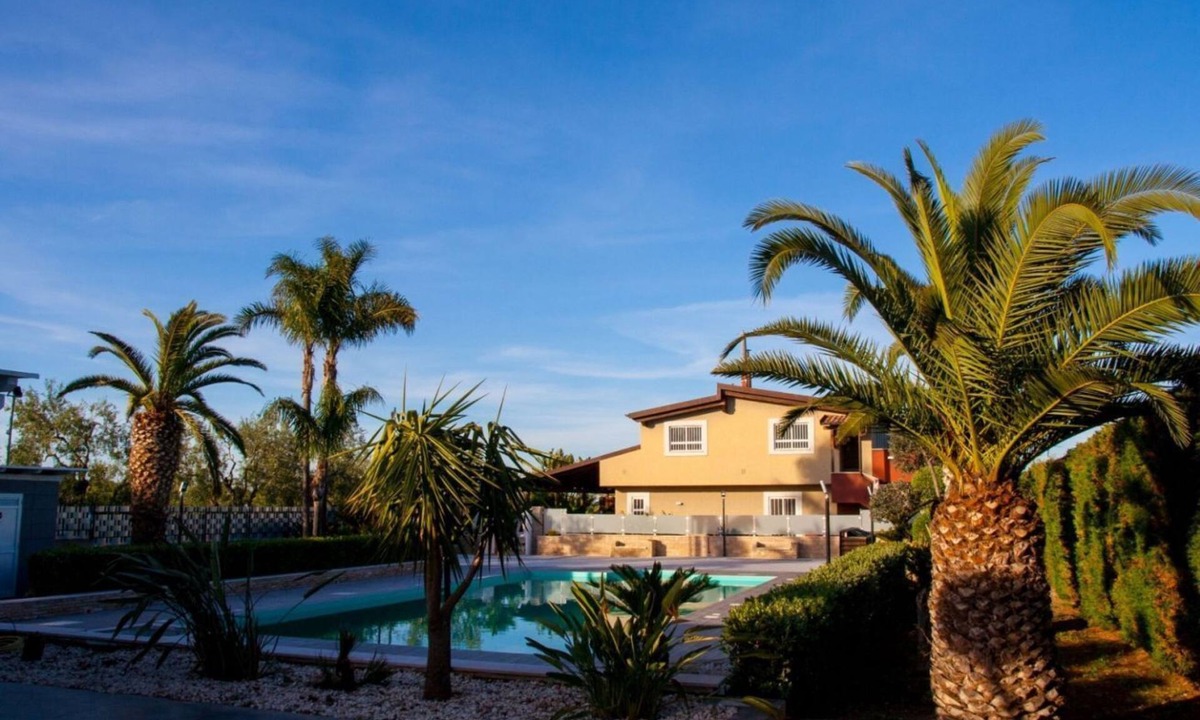 Trani Apartment | Villa with Pool & Garden - Ground floor