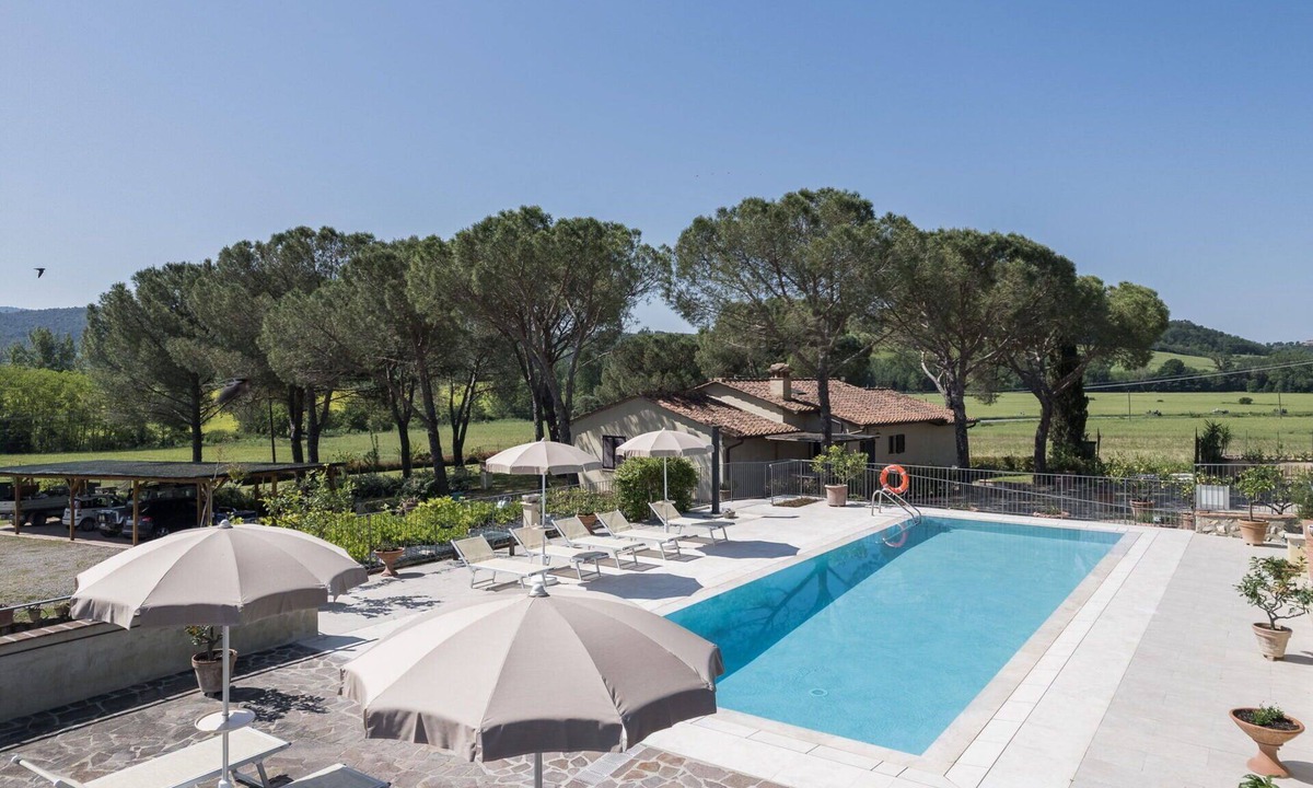 Colle di Val d'Elsa Villa | Villa with WIFI, A/C, pool, TV, pets allowed, panoramic view, parking, close to San Gimignano