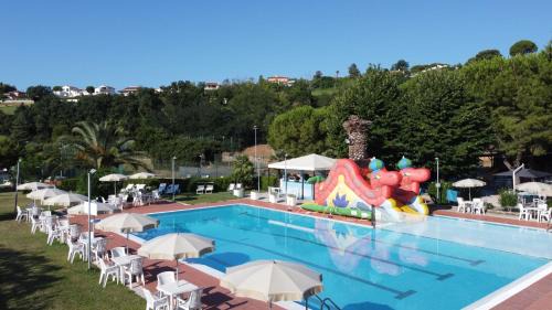 Villaggio Taunus House | Villetta trilocale con PISCINA E SPIAGGIA incluse Taunus Vacanze cod 454