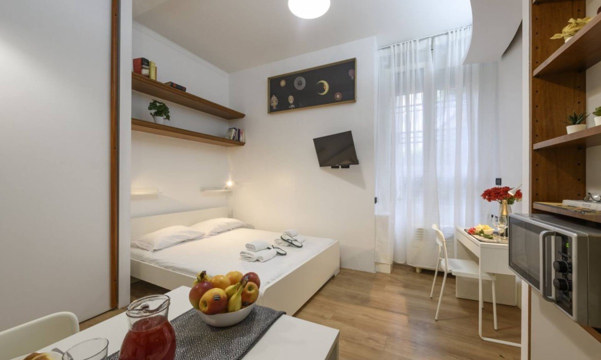 Tricolore Apartment | Visconti di Modrone, 18 - Small nest in central location