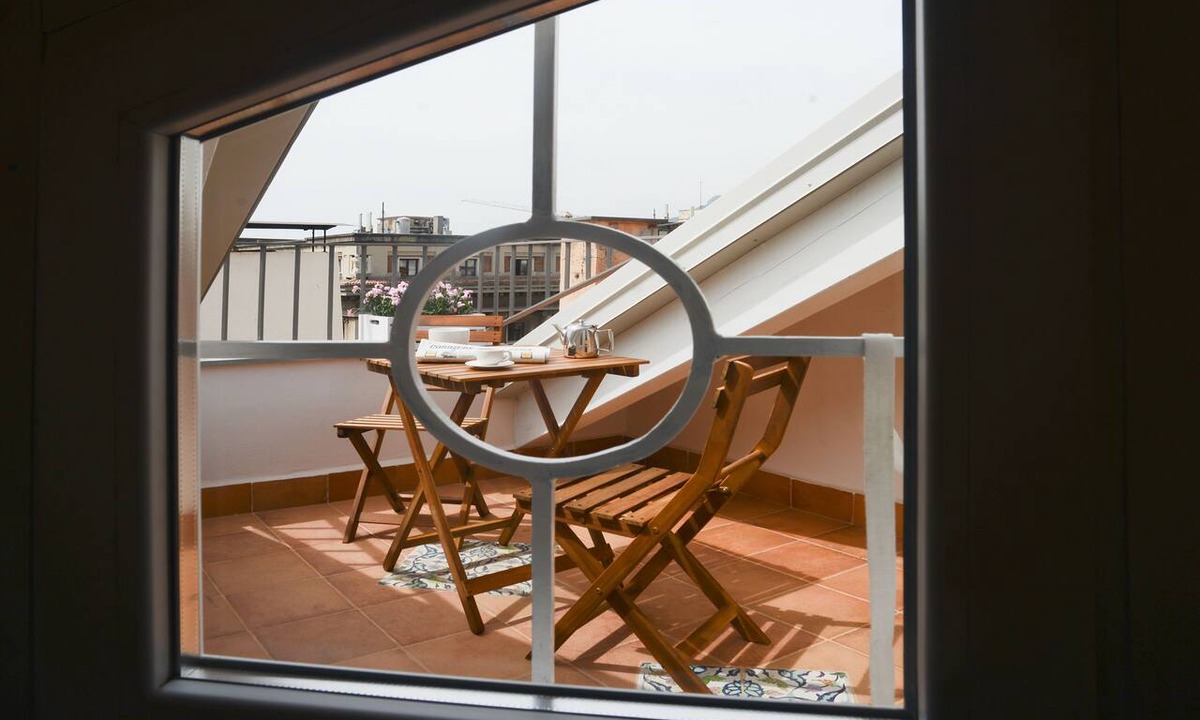 Historical Downtown Salerno Apartment | Willy's Home, attic in the center with sea view, free wifi