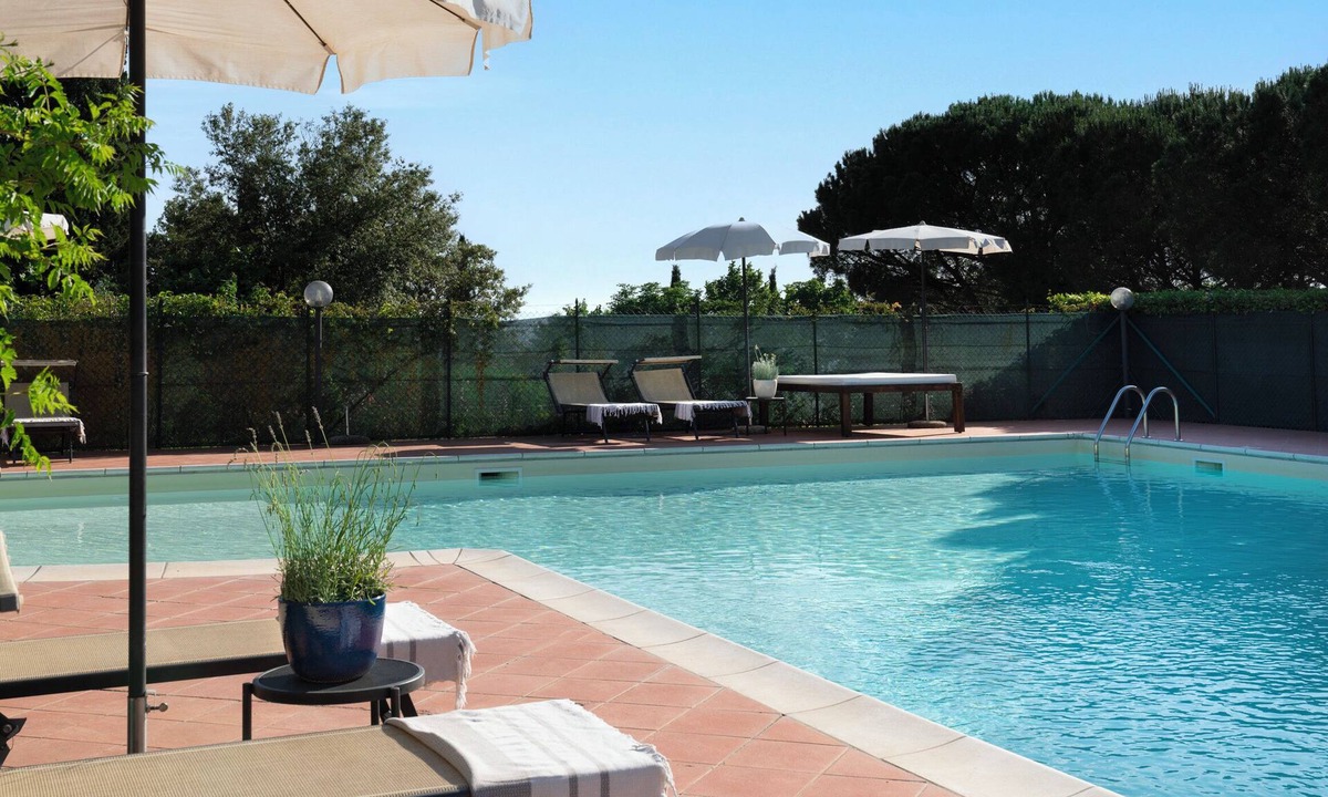 Arezzo Apartment | Wonderful apartment in villa with pool near Arezzo