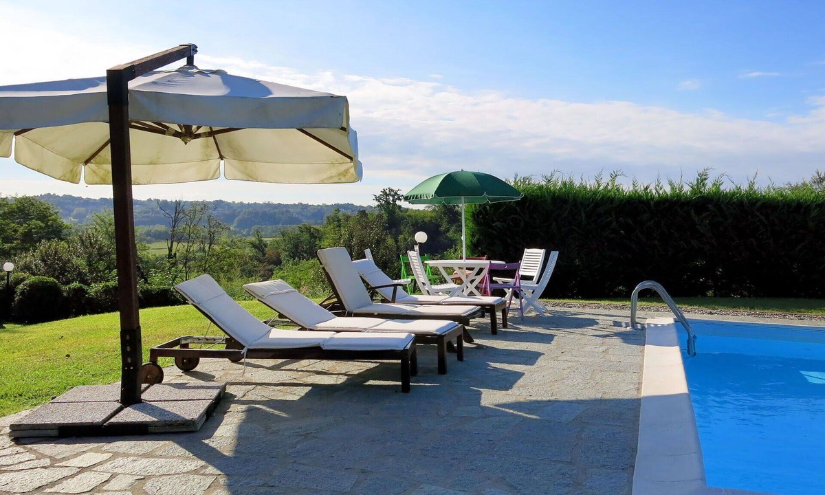 Capriglio House | Wonderful private villa for 10 people with private pool, WIFI, TV, terrace and pets allowed