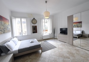 2 bedroom(s) House near Roma