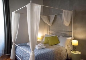 Apartment Near Trevi Fountain