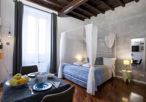 Apartment Near Trevi Fountain