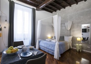 Apartment Near Trevi Fountain
