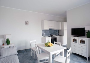 Apartment with terrace. Shared pool. 150 metres from beach