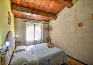 Casa Noriana A, fully refundable with voucher*: A characteristic and welcoming apartment situated in a quiet location, surrounded by a wonderful garden, with Free WI-FI.