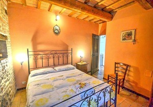 Casa Noriana F, fully refundable with voucher*: A characteristic and welcoming apartment situated in a quiet location, surrounded by a wonderful garden, with Free WI-FI.