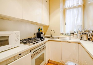 Central, authentic apartment in the heart of Rome.